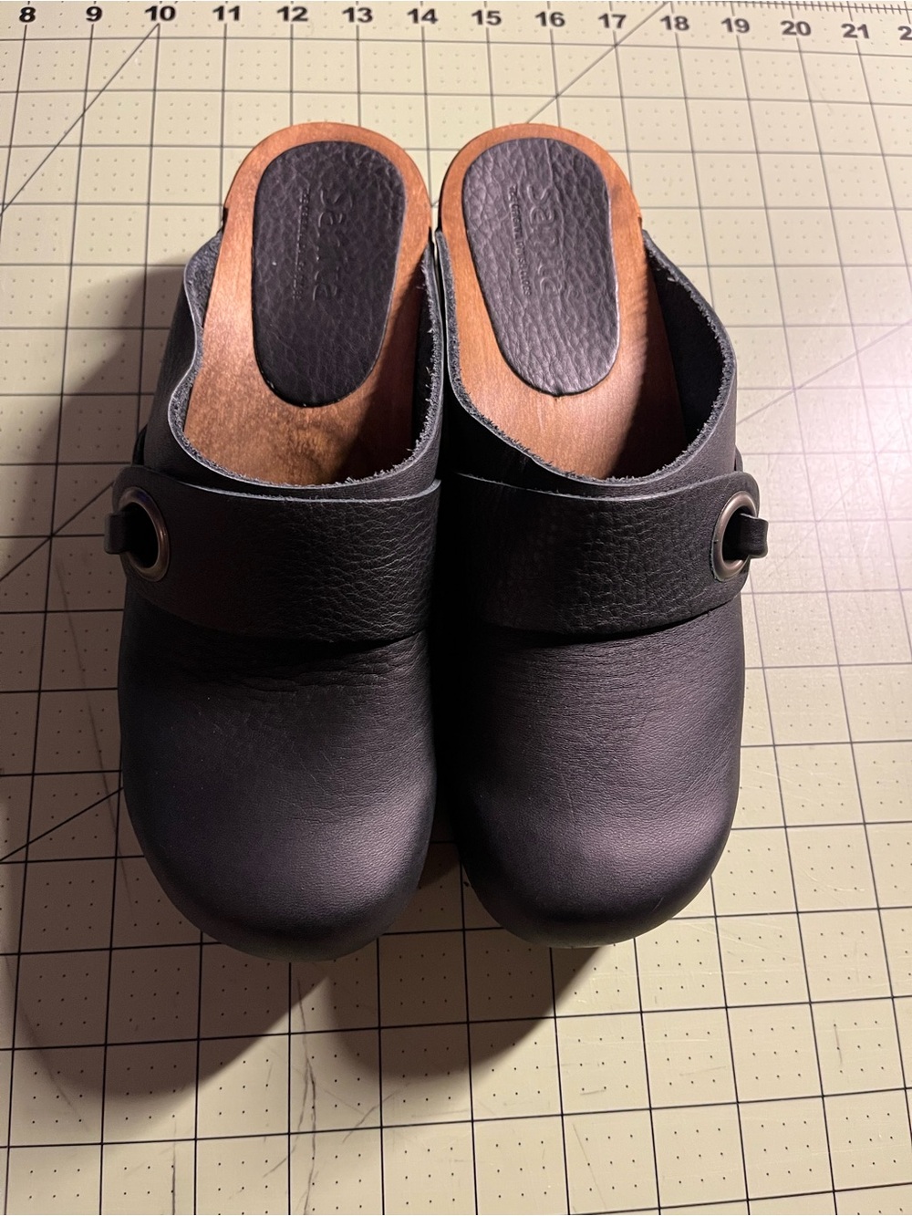 Sanita Black Leather Wood-Trim Clogs